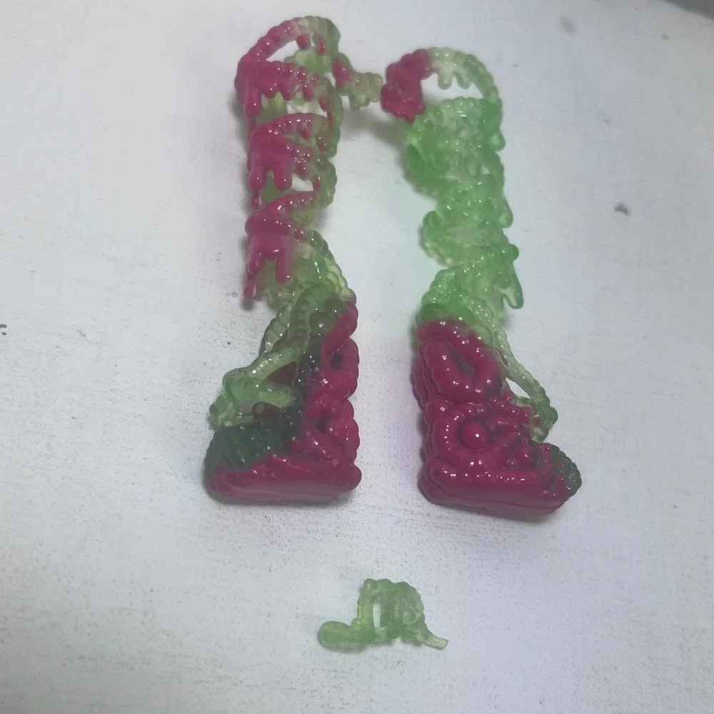 Monster High Sweet Screams Ghoulia Yelps Doll Bracelet & Boots Mattel 2014